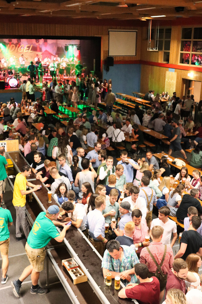 Faschingsball des Schützenvereins: Bestellungen werden schnell erfasst, automatisch an Küche oder Bar übermittelt und sofort zubereitet.
